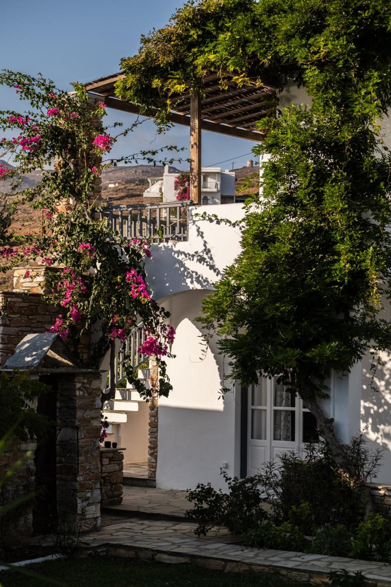 Romano garden house - land tales Agios Romanos Exterior foto