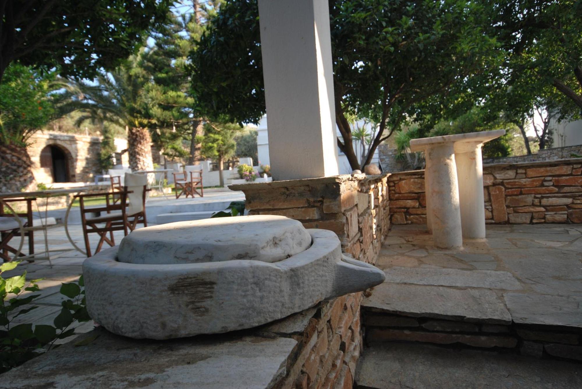 Romano garden house - land tales Agios Romanos Exterior foto